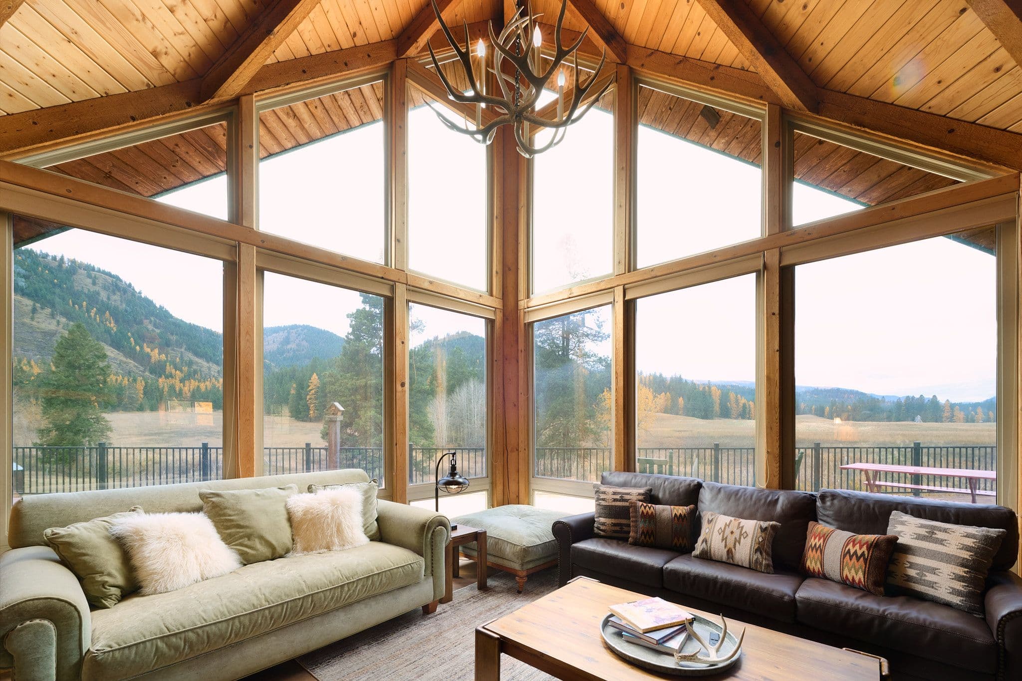 November 2025 - Last Minute Luxury